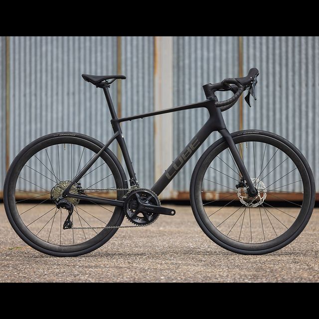 CUBE Attain C:62 Race 2027 maantiepyörä
